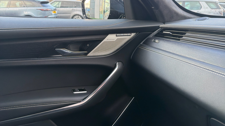 Jaguar F-Pace 2.0 D200 R-Dynamic HSE Black 5dr Auto AWD Diesel Estate